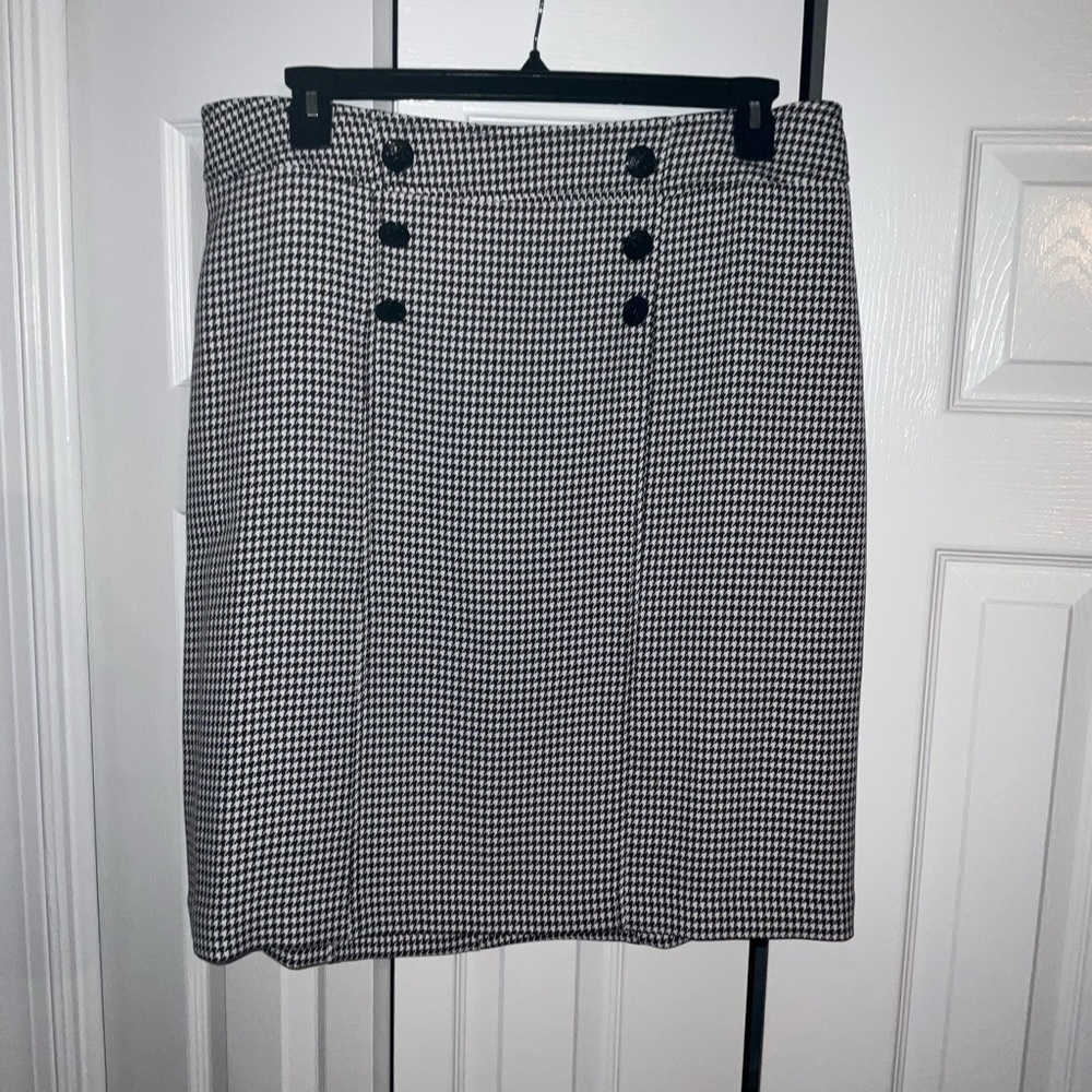 Black/White skirt